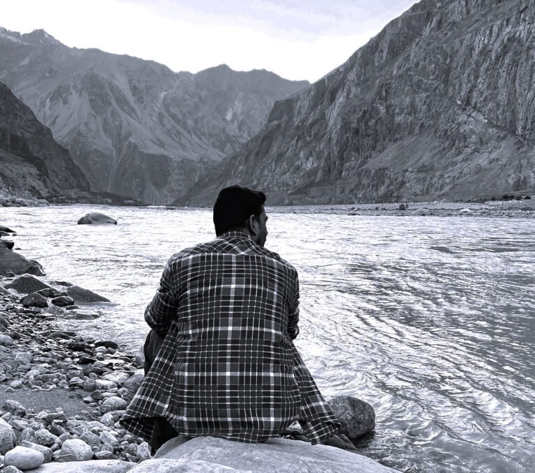 “तू परेशान है तो आसानी किसको है”